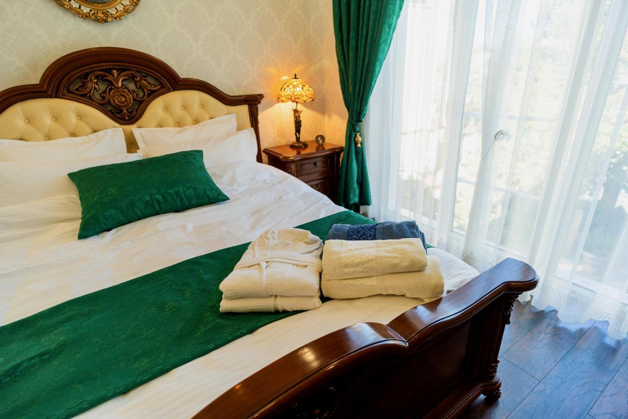 Charming Apartment in Villa near Airport Bucarest Esterno foto