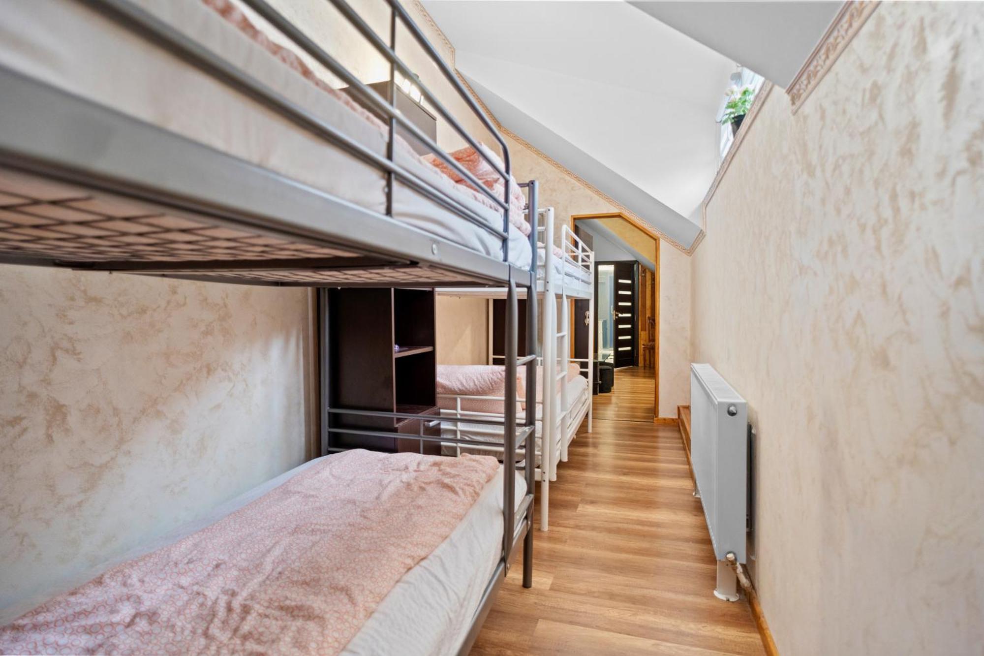 Charming Apartment in Villa near Airport Bucarest Esterno foto