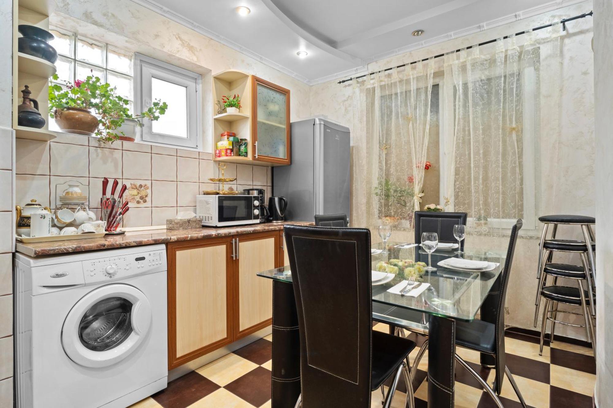 Charming Apartment in Villa near Airport Bucarest Esterno foto
