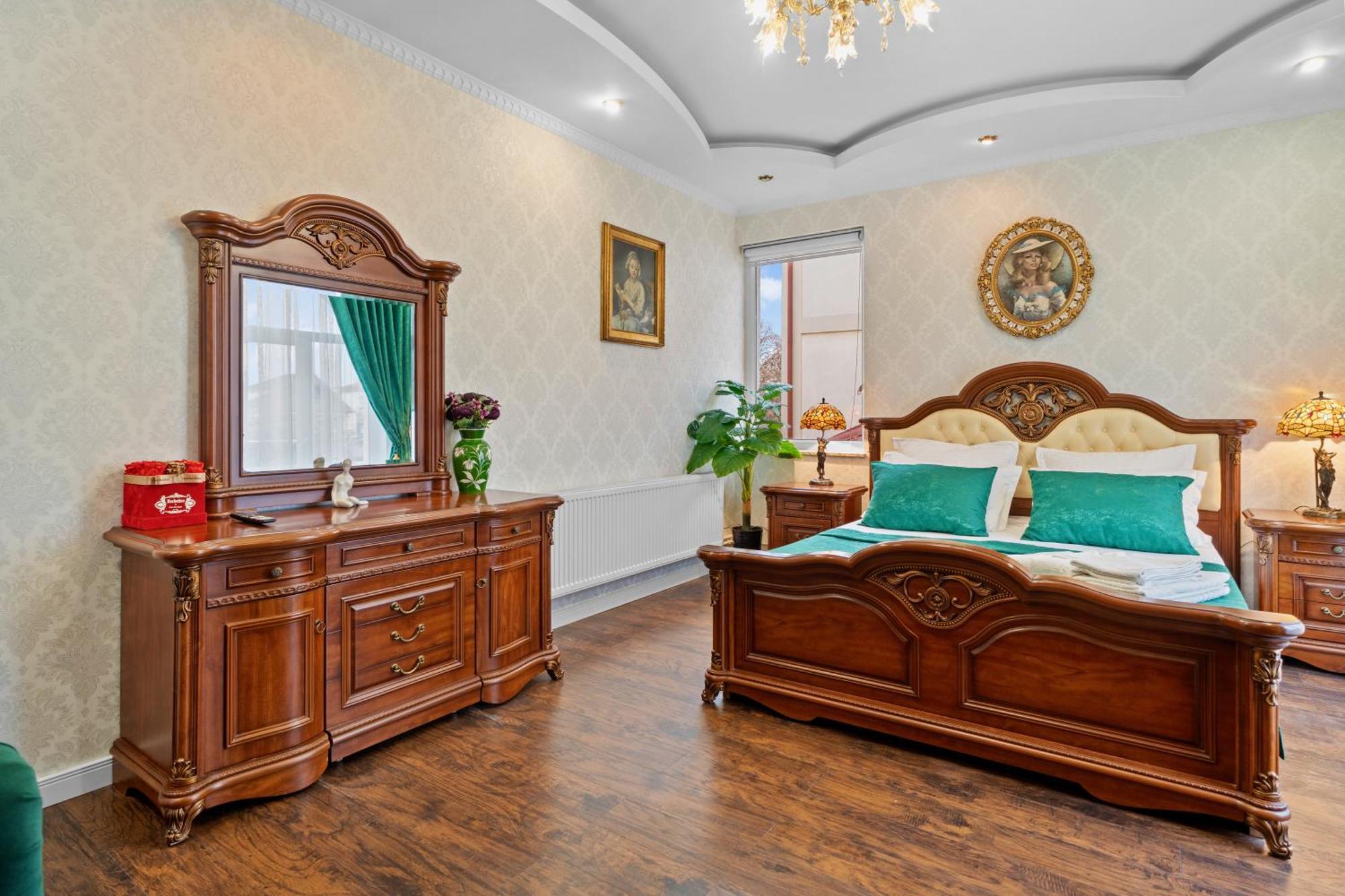 Charming Apartment in Villa near Airport Bucarest Esterno foto
