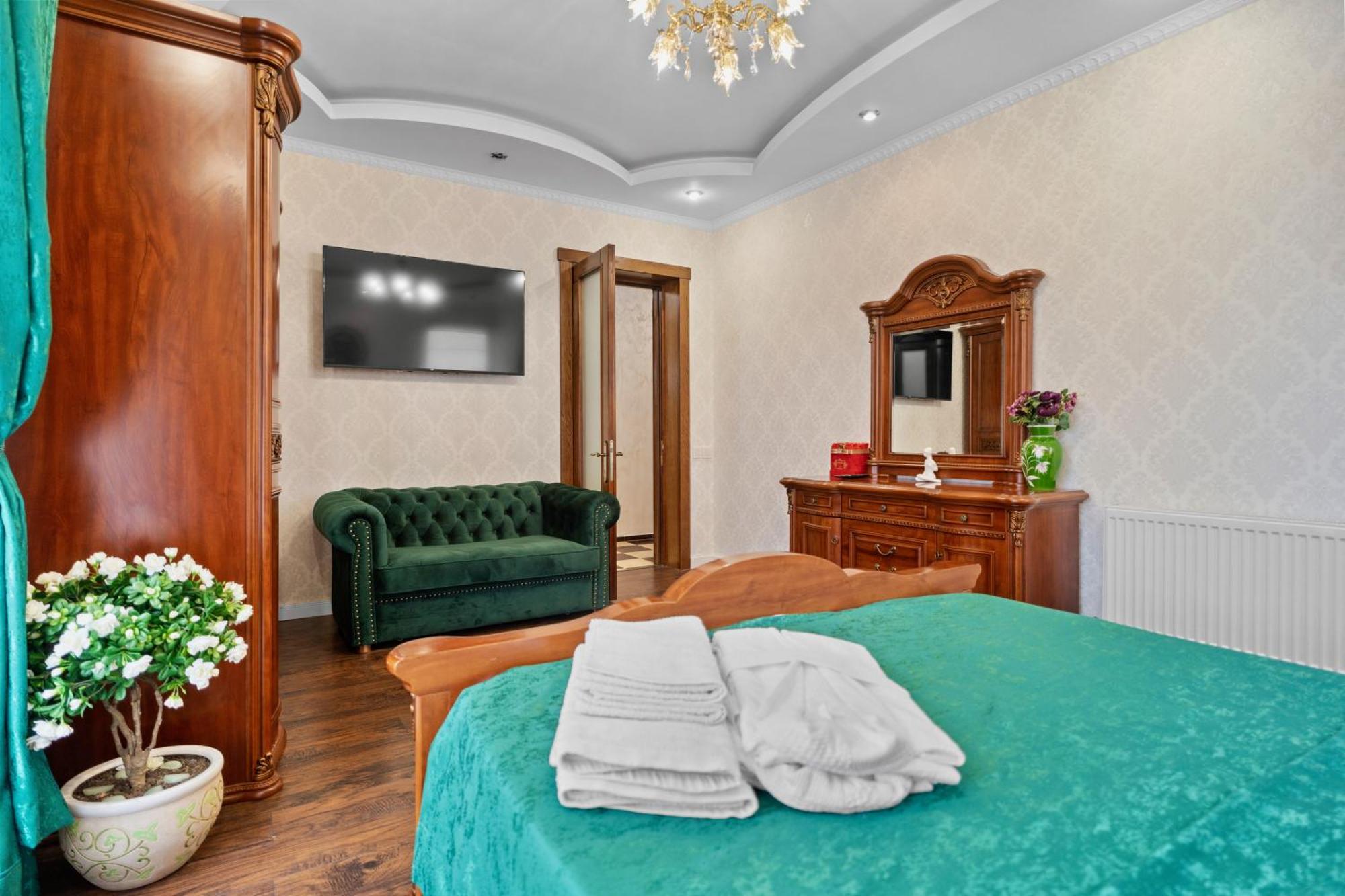 Charming Apartment in Villa near Airport Bucarest Esterno foto