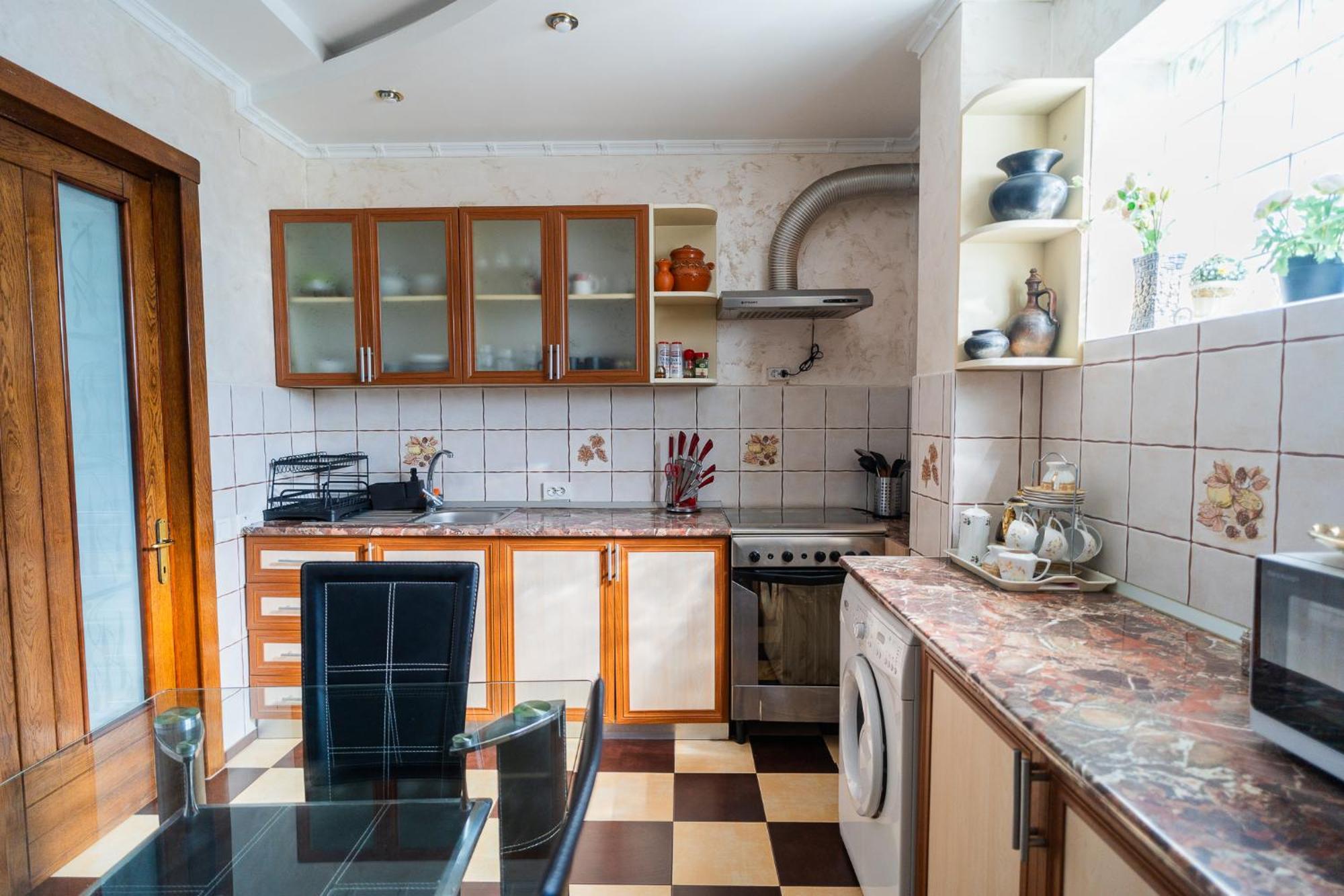 Charming Apartment in Villa near Airport Bucarest Esterno foto