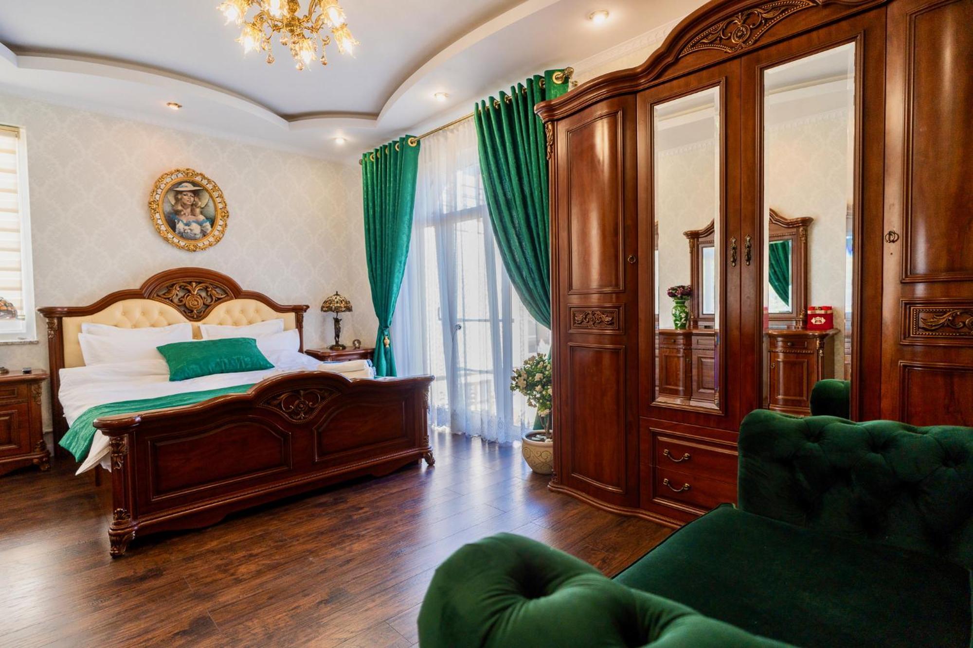 Charming Apartment in Villa near Airport Bucarest Esterno foto