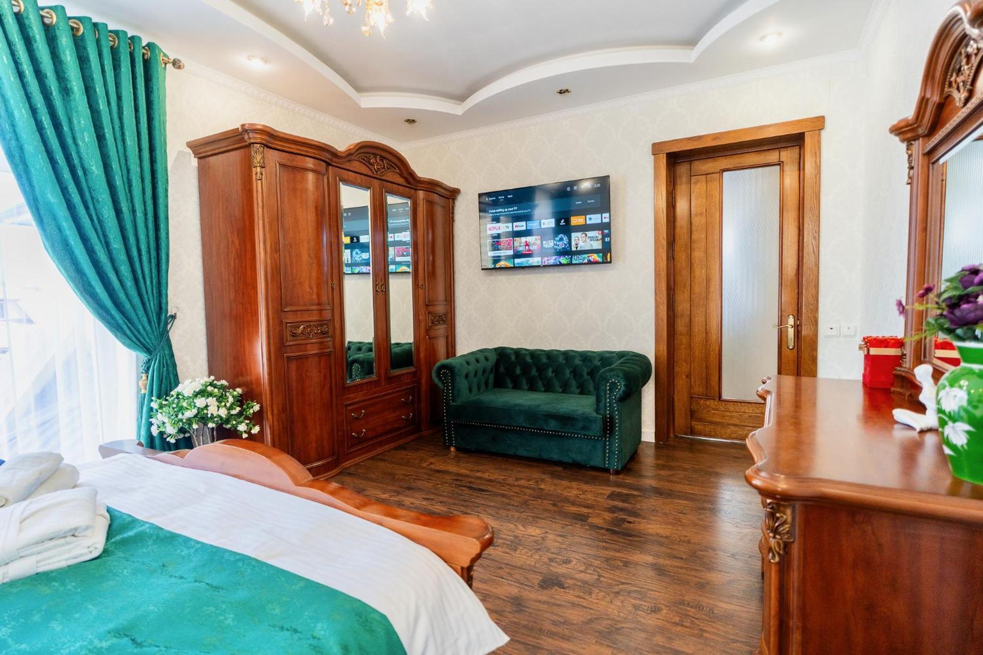 Charming Apartment in Villa near Airport Bucarest Esterno foto