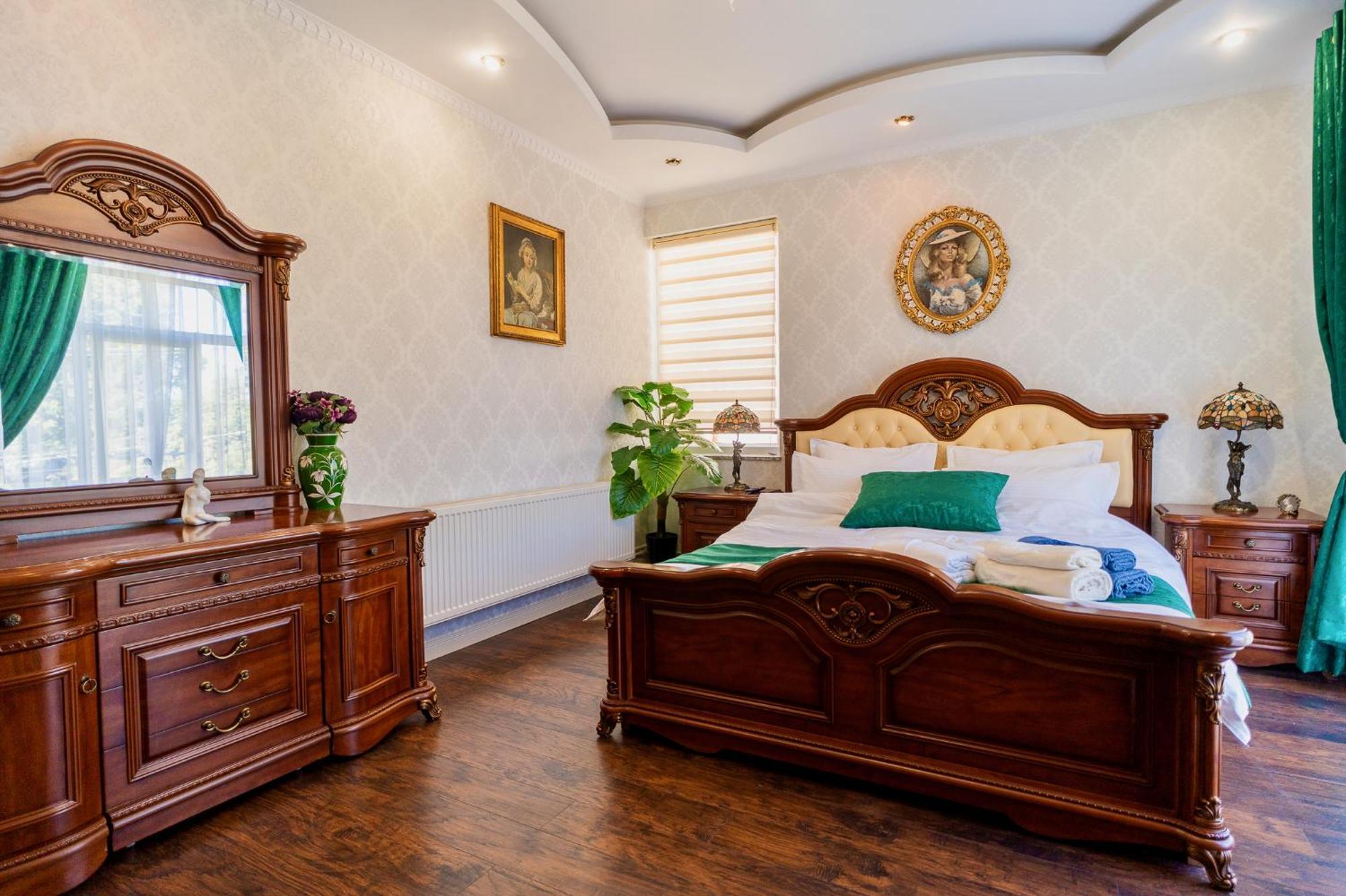 Charming Apartment in Villa near Airport Bucarest Esterno foto