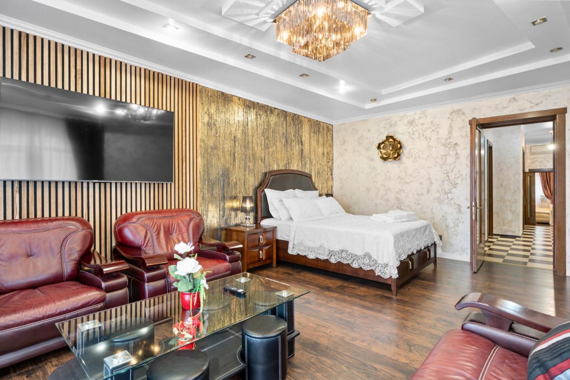 Charming Apartment in Villa near Airport Bucarest Esterno foto