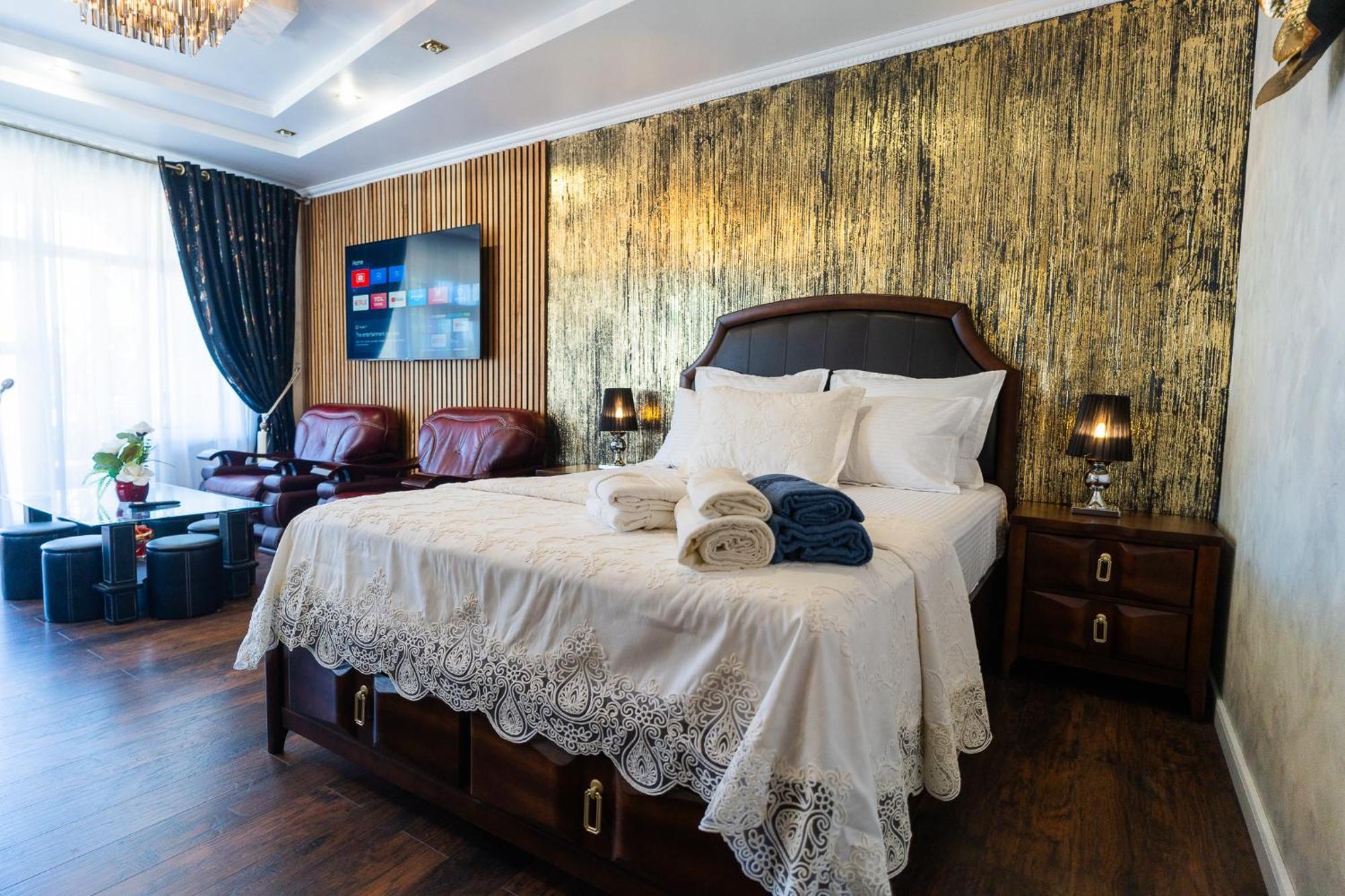 Charming Apartment in Villa near Airport Bucarest Esterno foto