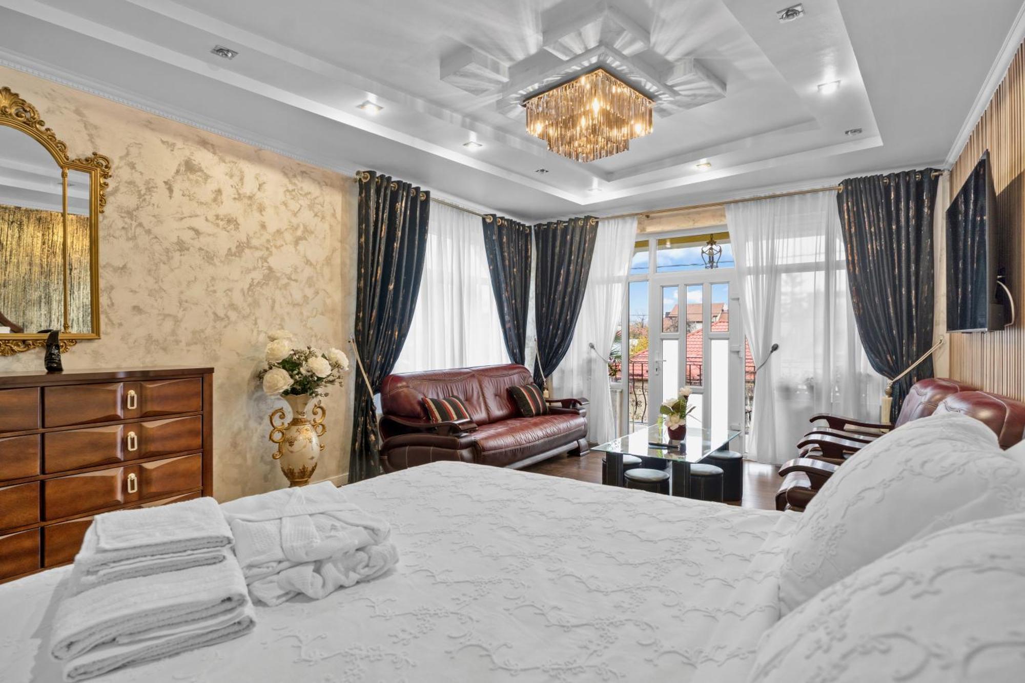 Charming Apartment in Villa near Airport Bucarest Esterno foto